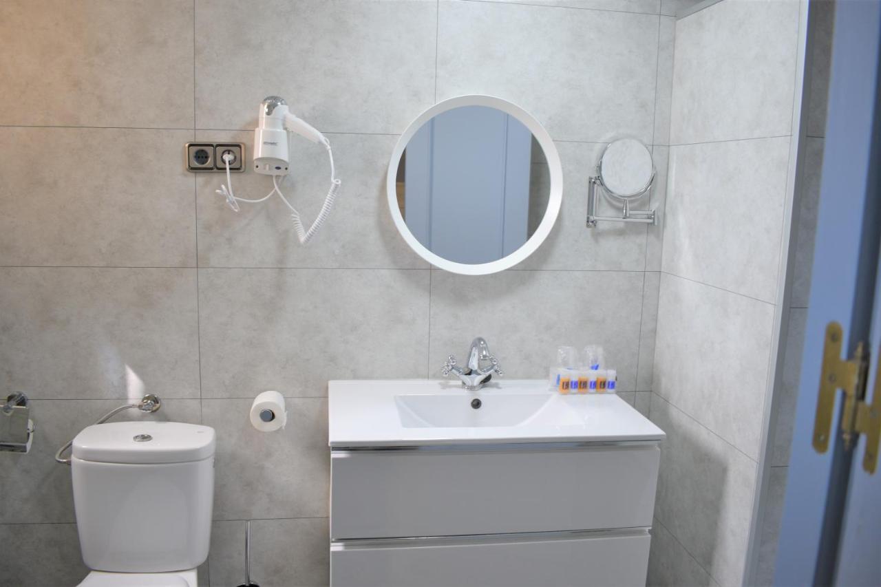 Habitación con 1 cama doble o 2 individuales con 2 camas adicionales